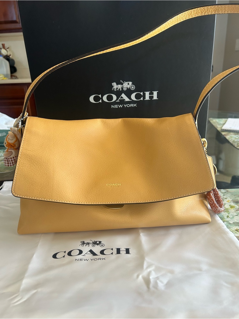 Coach Chelsea 30 in vanilla 💛